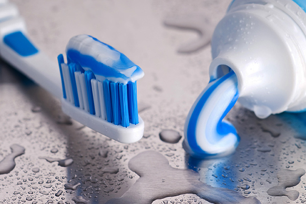 چرا شرکت بزرگ Crest از ساخارین در تولید خمیر دندان استفاده می کند؟