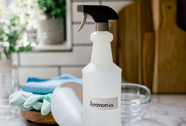 Eliminate scratches on the glass with ammonia