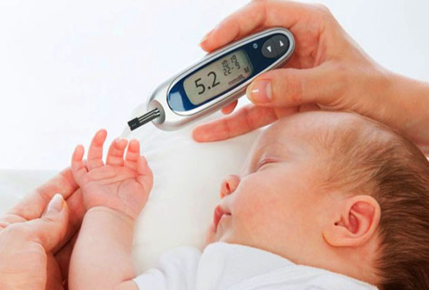 Checking the sugar of babies